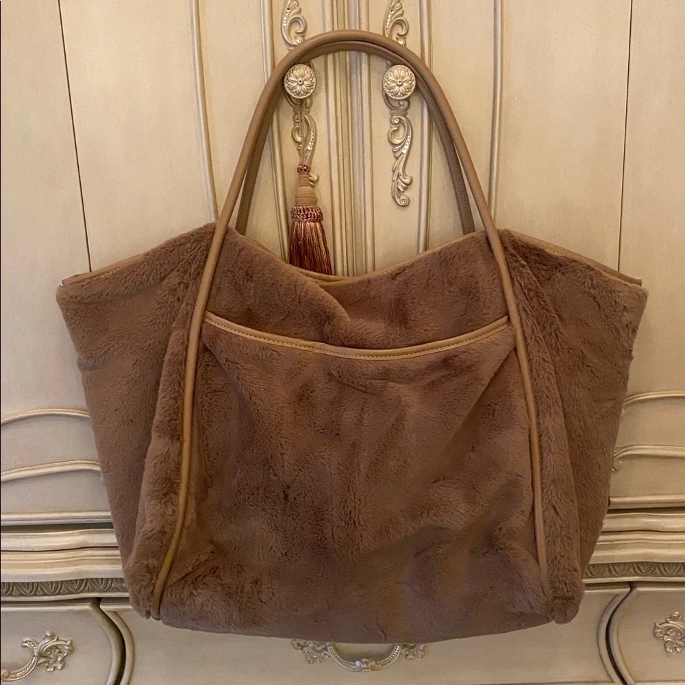 NEW Alo Faux Fur Tote Bag Toasted Almond - Picture 3 of 5